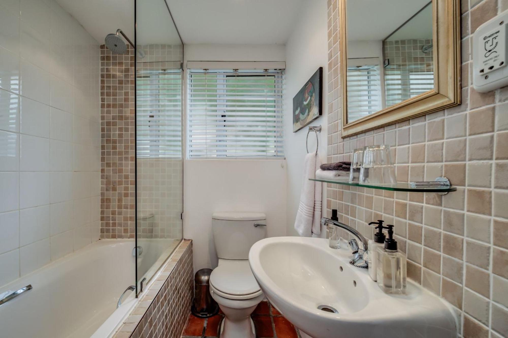 Camps Bay Terrace Palm Suite เคปทาวน์ ภายนอก รูปภาพ