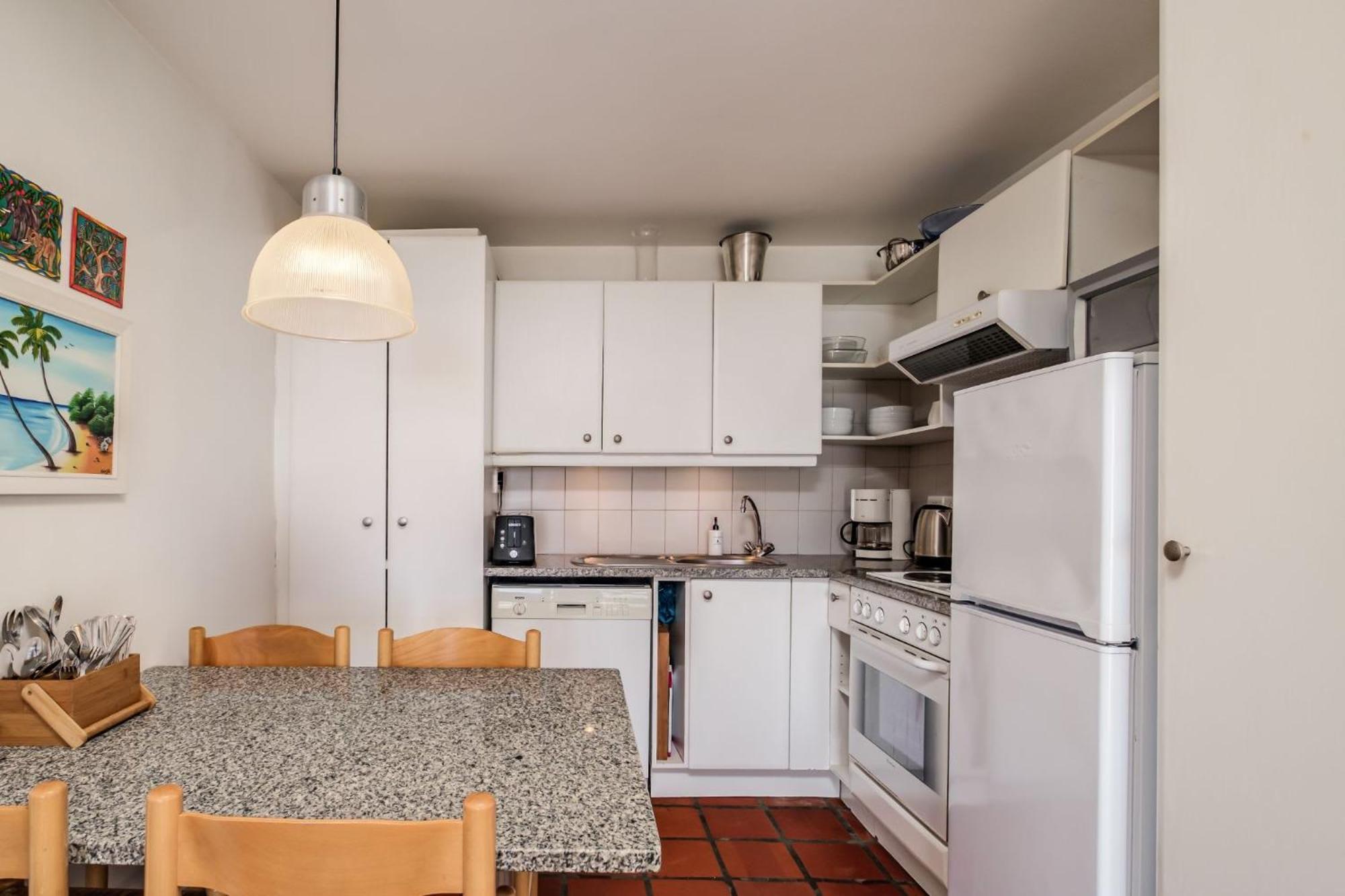 Camps Bay Terrace Palm Suite เคปทาวน์ ภายนอก รูปภาพ