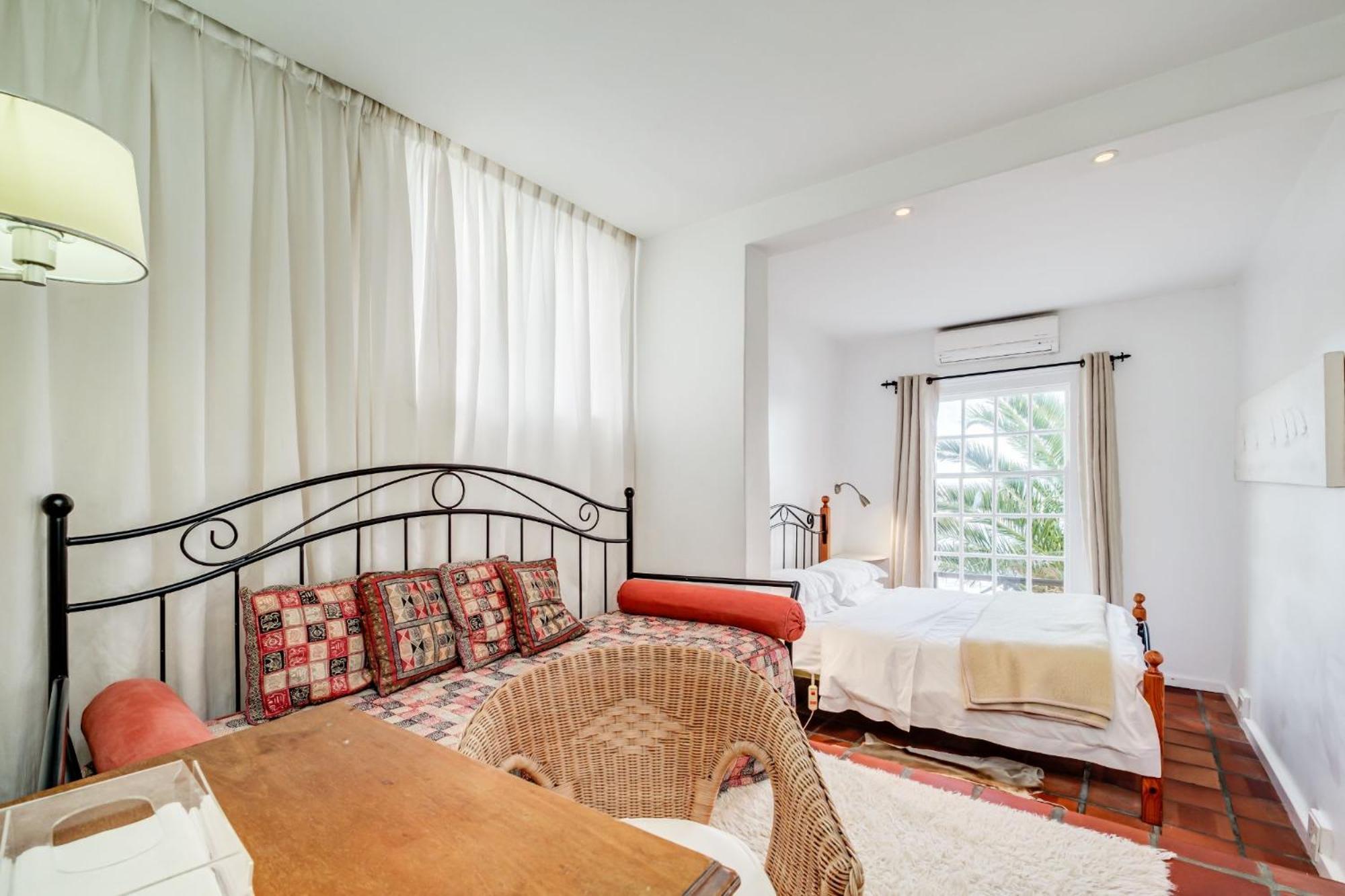 Camps Bay Terrace Palm Suite เคปทาวน์ ภายนอก รูปภาพ
